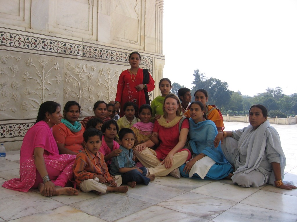 Do’s and Don’ts in India Moi, with friends, at the Taj Mahal