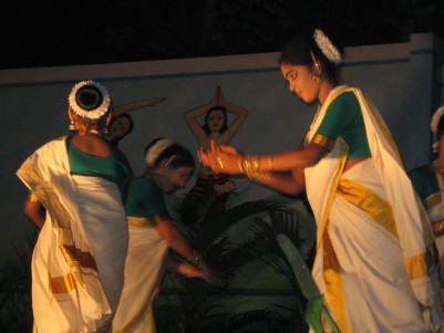 Kerala - dancers
