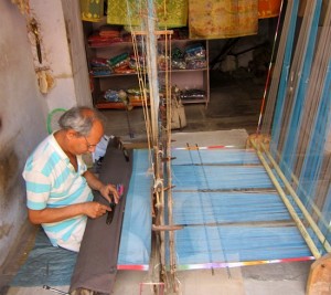 Photograph of sari weaver, Bundi, Rajasthan, India