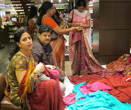 11 Places For Street Shopping in Bangalore in 2024