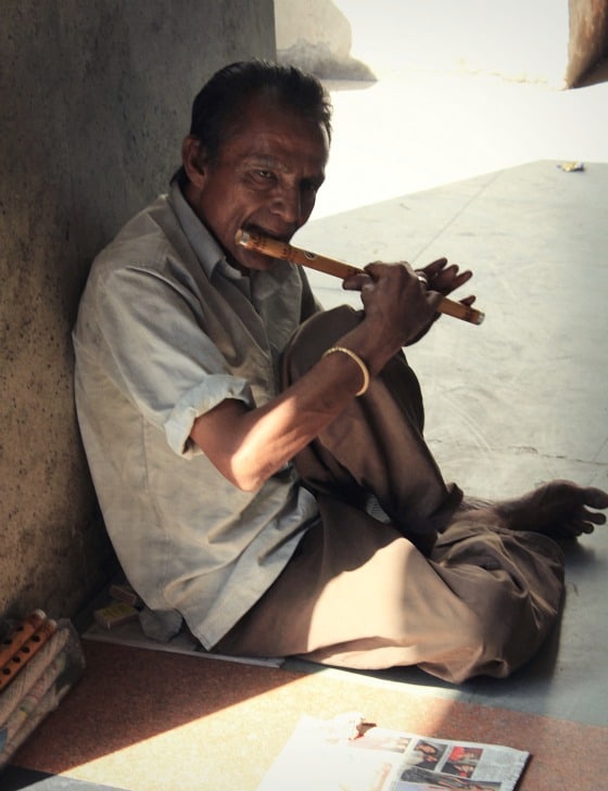 Street musician in Janpath, Delhi, India