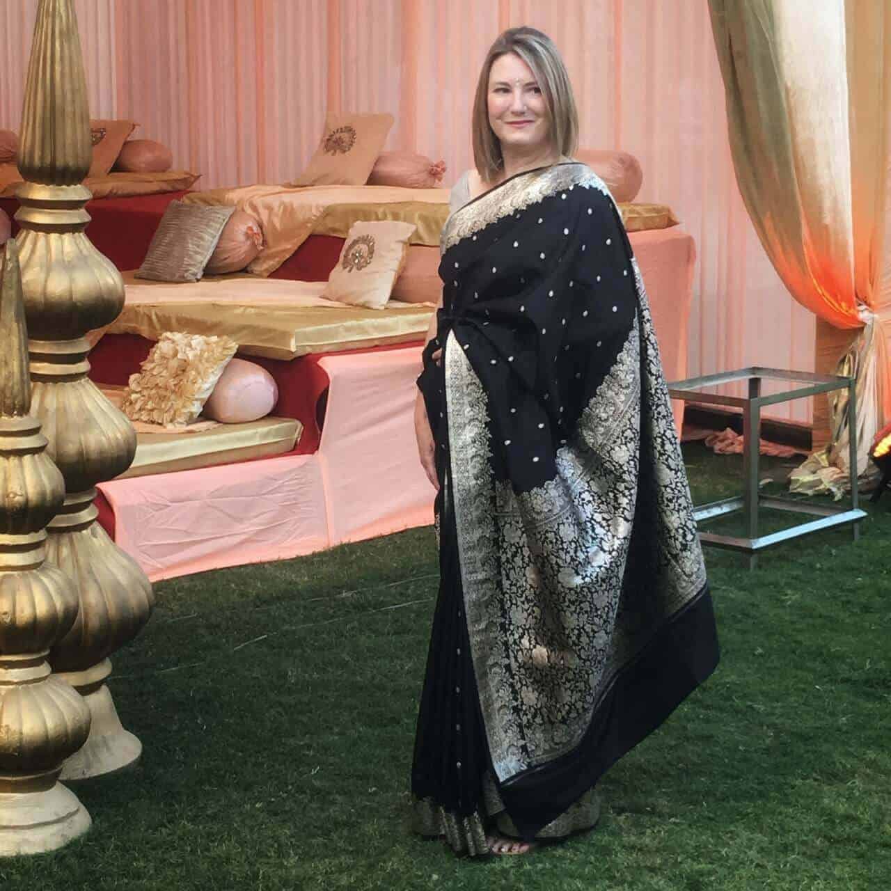 Wearing an sari to a wedding in India