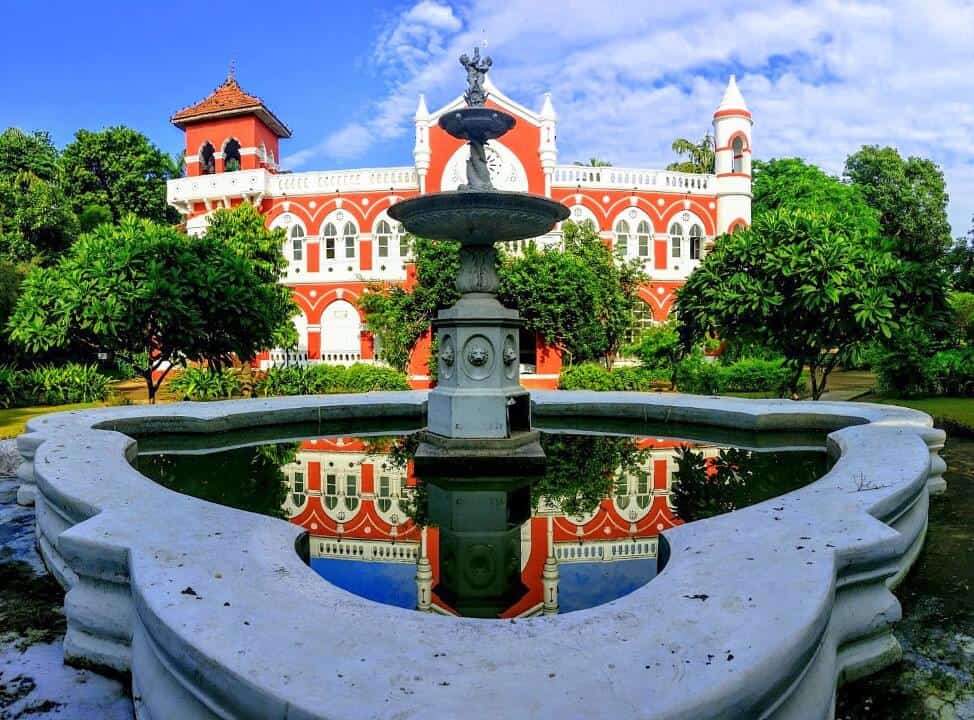 Madhav Bagh hotel and fountain