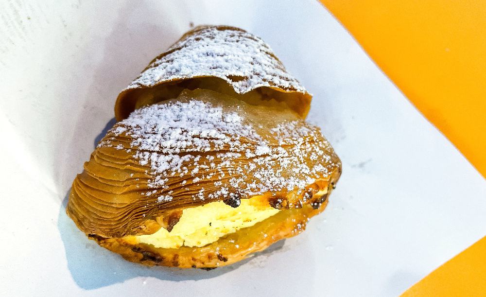 sfogliatelle a street food of Italy