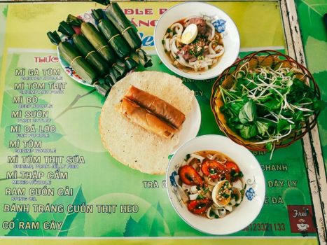 Mi quang Vietnamese food