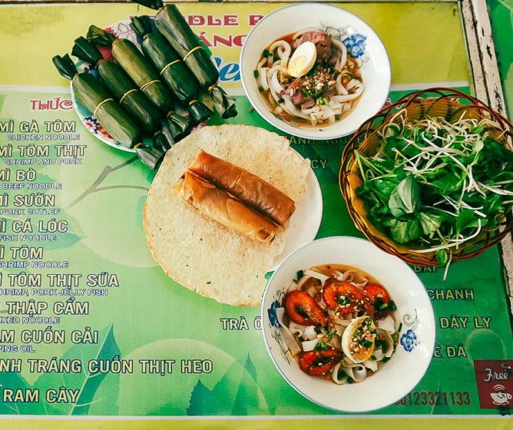 Mi quang Vietnamese food