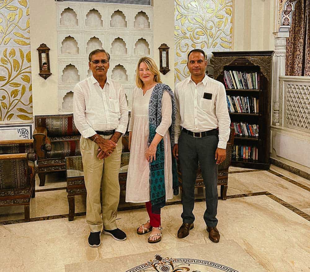 MW Mariellen Ward with guides in Jaipur