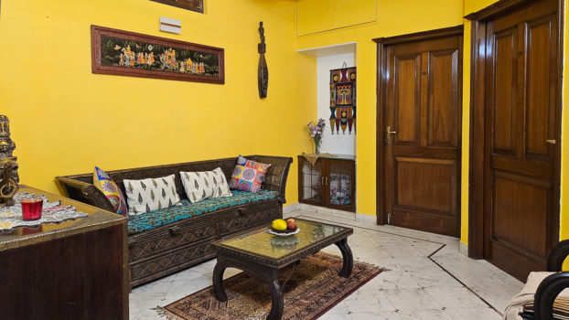 Room at Prakash Kutir homestay in Delhi, India